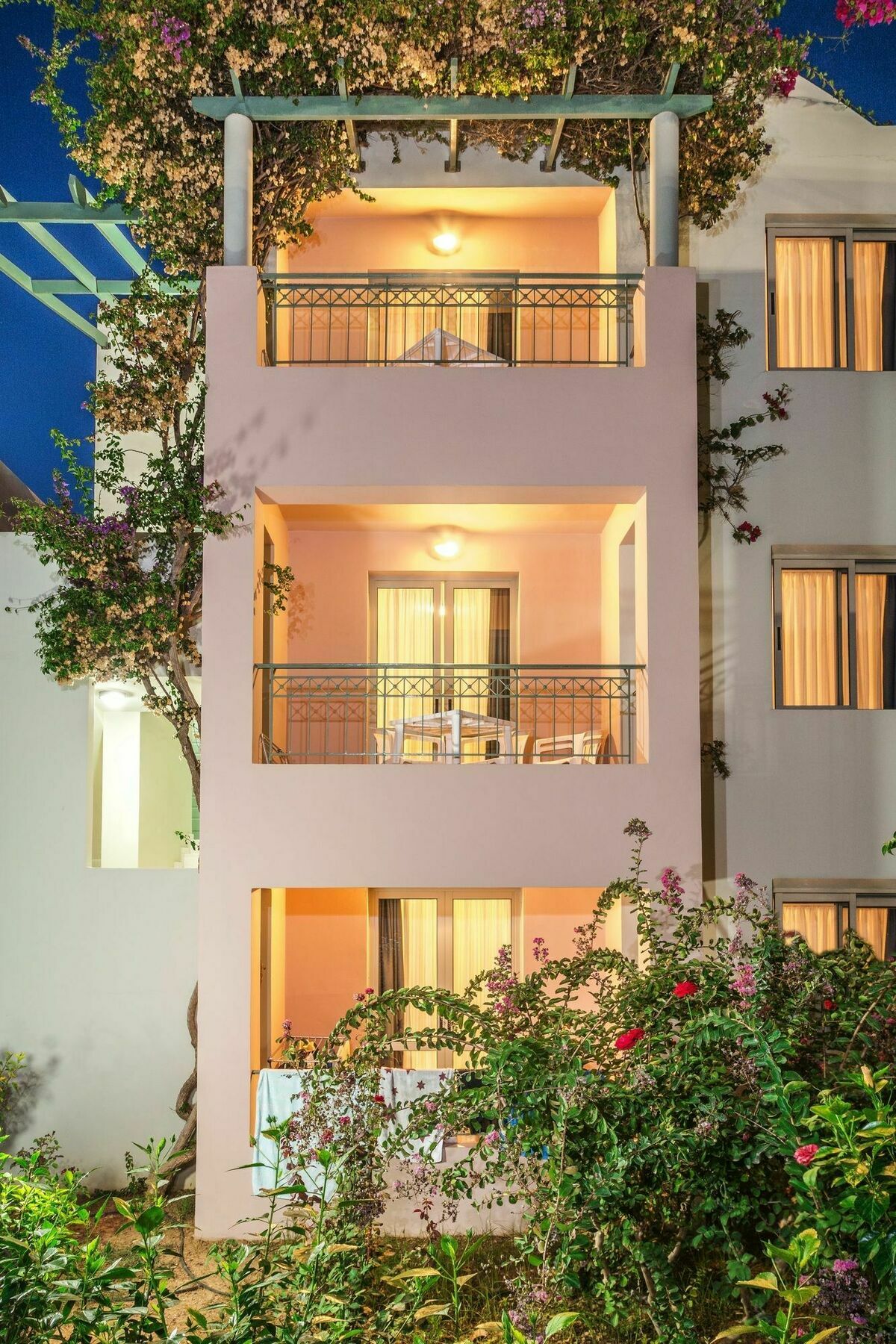 كاتو ذاراتسو Lotus Hotel Apartments المظهر الخارجي الصورة